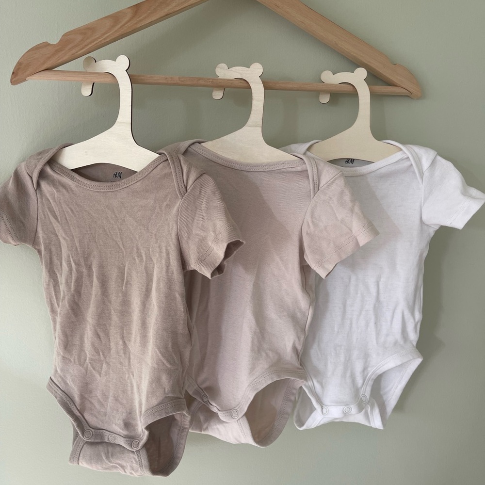 2-4M H&M Organic Cotton 3 Piece Bodysuit Set - Cream, Tan, White